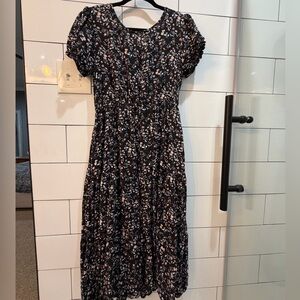 Women’s floral puff sleeve dress Size small